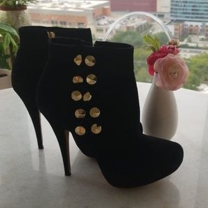 Vince Camuto sz7.5 suede platform boots